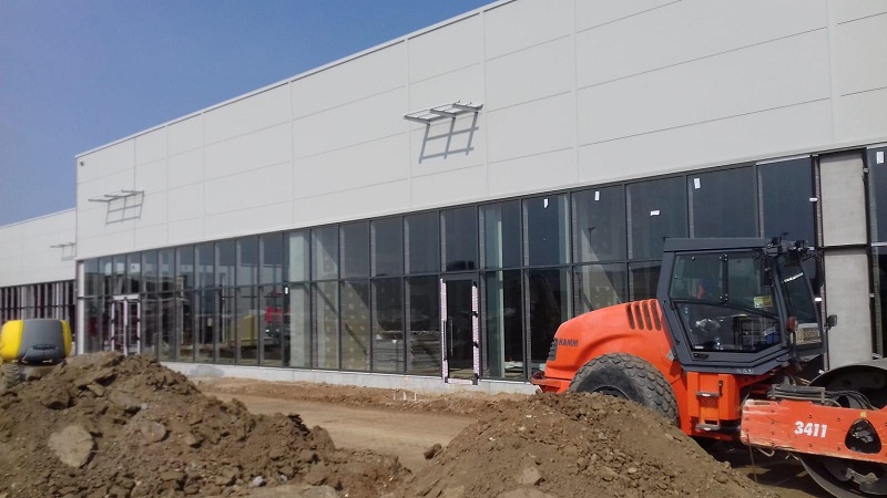 fatada perete cortina auchan satu mare