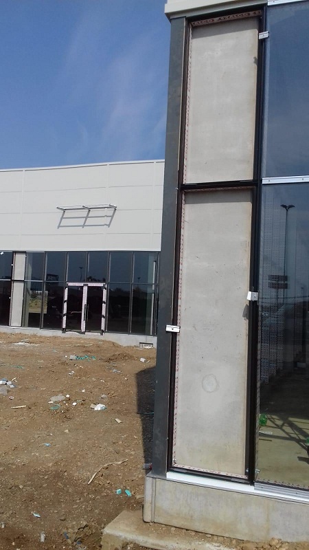 fatada perete cortina auchan satu mare
