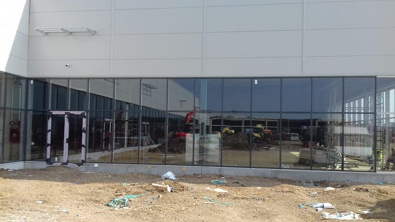 fatada perete cortina auchan satu mare