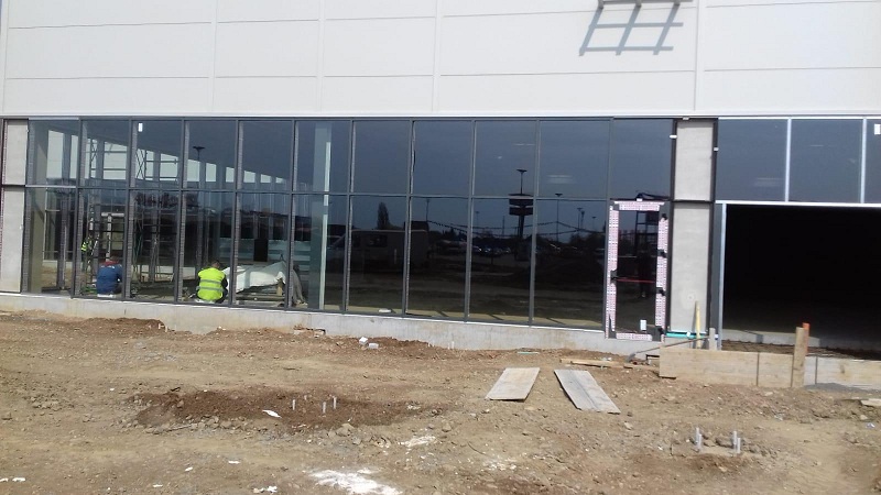 fatada perete cortina auchan satu mare