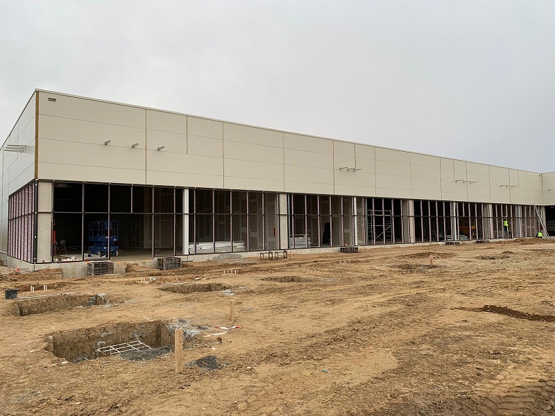 fatada perete cortina auchan satu mare