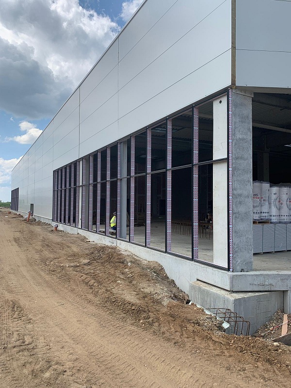 fatada perete cortina auchan satu mare