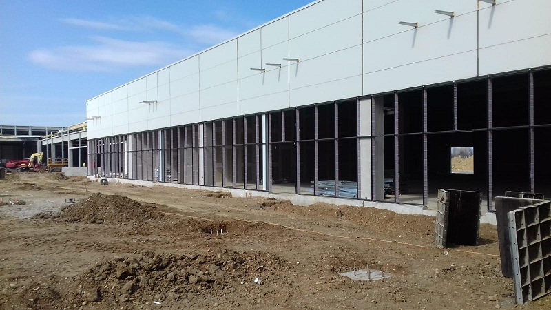 fatada perete cortina auchan satu mare