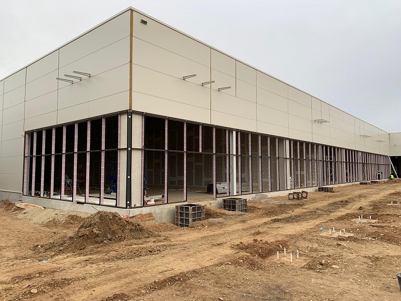 fatada perete cortina auchan satu mare