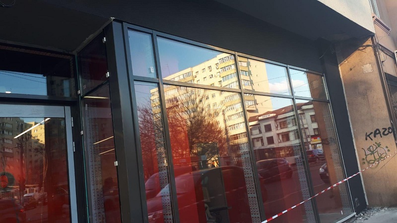 fatada perete cortina my auchan banu manta