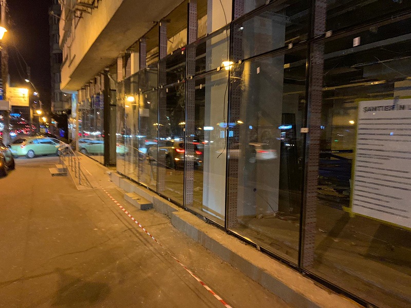 fatada perete cortina my auchan banu manta