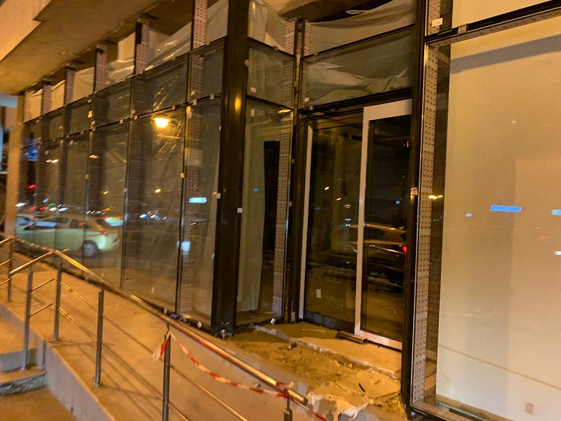 fatada perete cortina my auchan banu manta